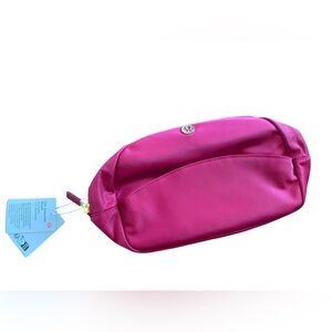 NWT Lululemon city essentials pouch BERRY RUMBLE